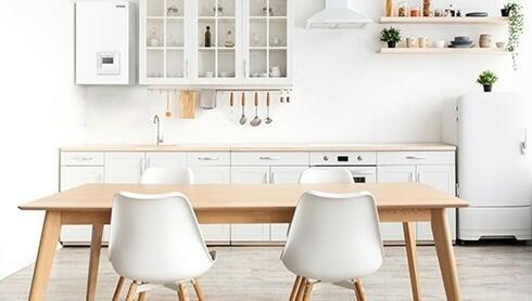 Tichý a kompaktní design, který se vejde do standardní kuchyňské skříňky